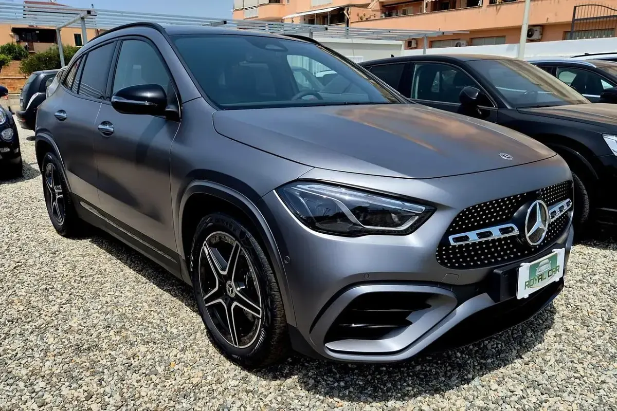 Nuova Mercedes GLA200 Premium 149 CV (109 kW) 2026 Grigio SUV