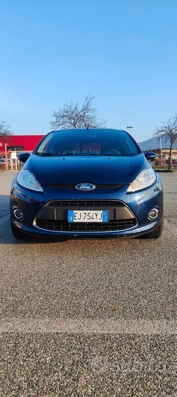 Usata Ford Fiesta 70 CV (51 kW) 2011 Blu Utilitaria