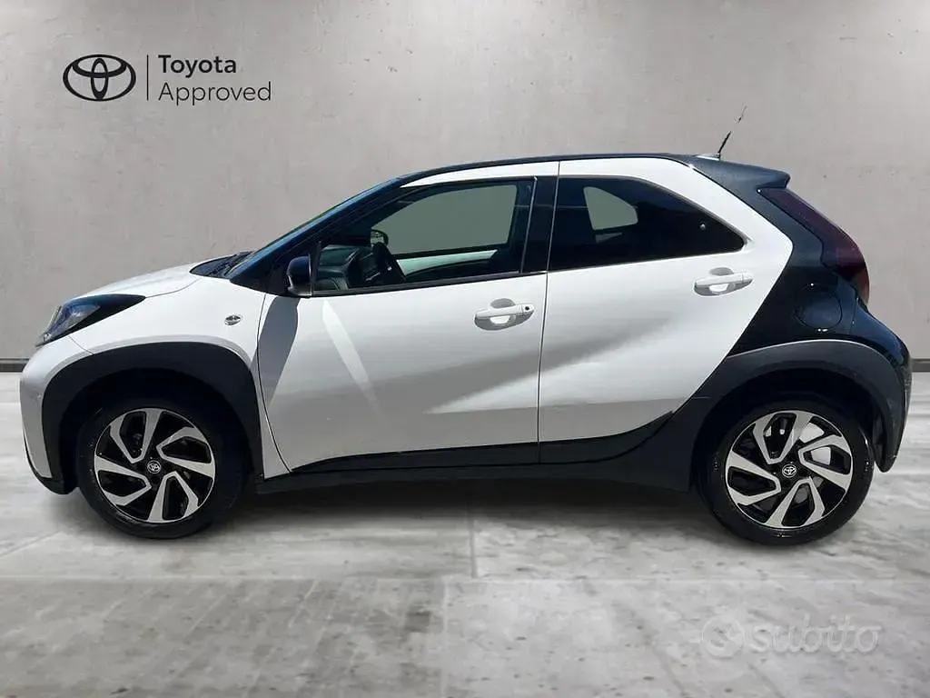 Usata Toyota Aygo X Trend 72 CV (52 kW) 2025 Bianco SUV