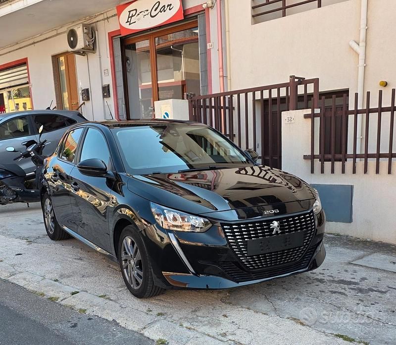 Nero Usata 2020 Peugeot 208 Active Due volumi | 12.900 € (Cara) - Immagine 1/4