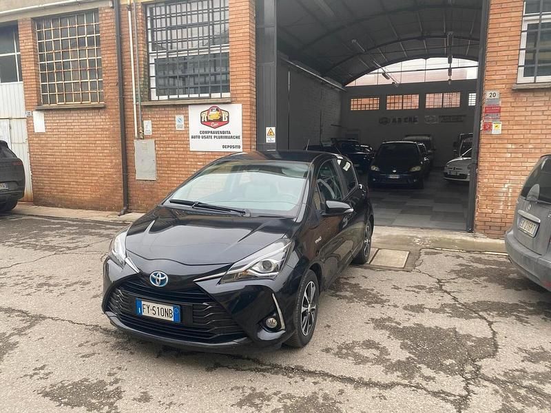 Usata Toyota Yaris Hybrid Active 73 CV (53 kW) 2019 Nero Berlina