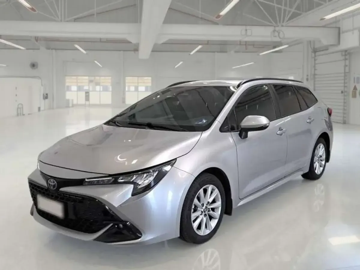 Usata Toyota Corolla Active 140 CV (102 kW) 2023 Argento Station wagon