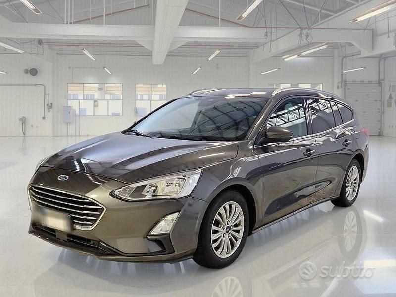 Begagnad Ford Focus Titanium 120 HK (88 kW) 2019 Grå Kombi