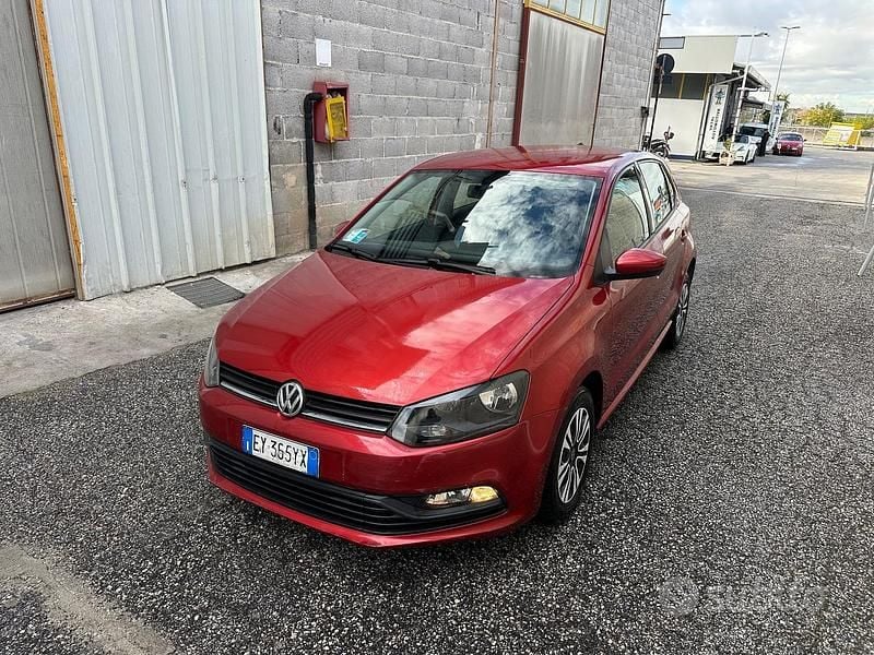 Rosso Usata 2016 VW Polo Trendline Tre volumi | 5990 € (Super prezzo) - Immagine 1/4