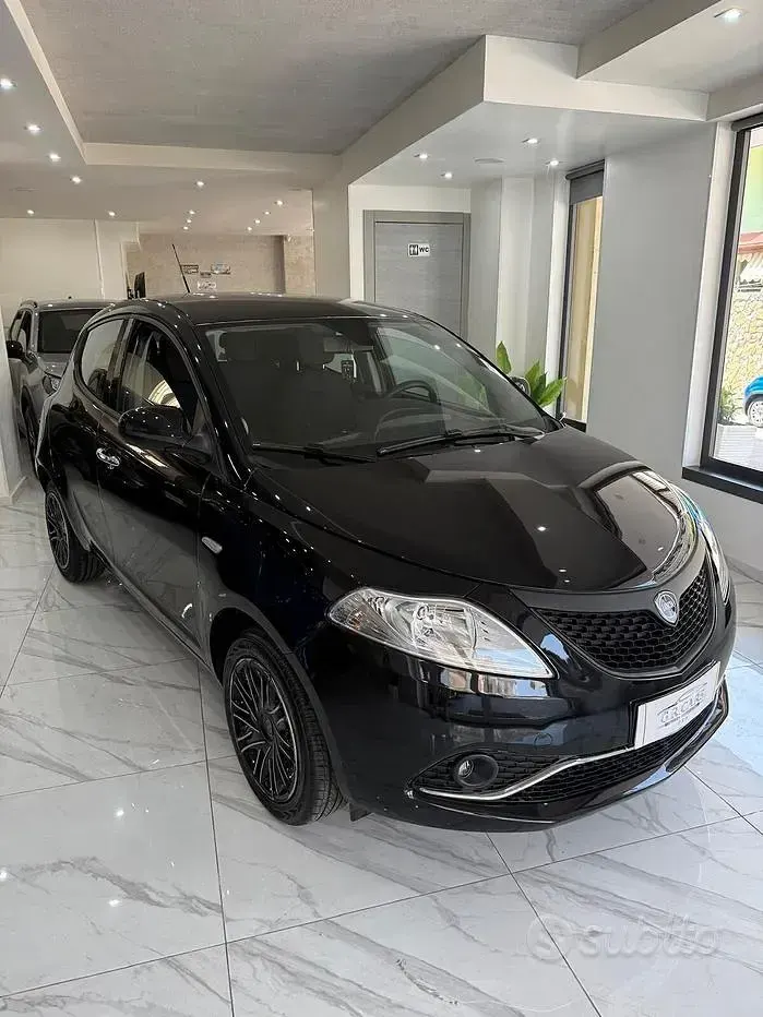 Usata Lancia Ypsilon Gold 69 CV (50 kW) 2019 Nero Utilitaria