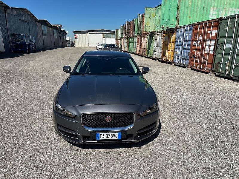 Usata Jaguar XE Pure 179 CV (131 kW) 2016 Grigio Berlina