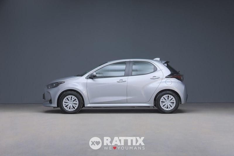 Silver met Usata 2025 Toyota Yaris Hybrid Active Tre volumi | 16.436 € (Super prezzo) - Immagine 1/4