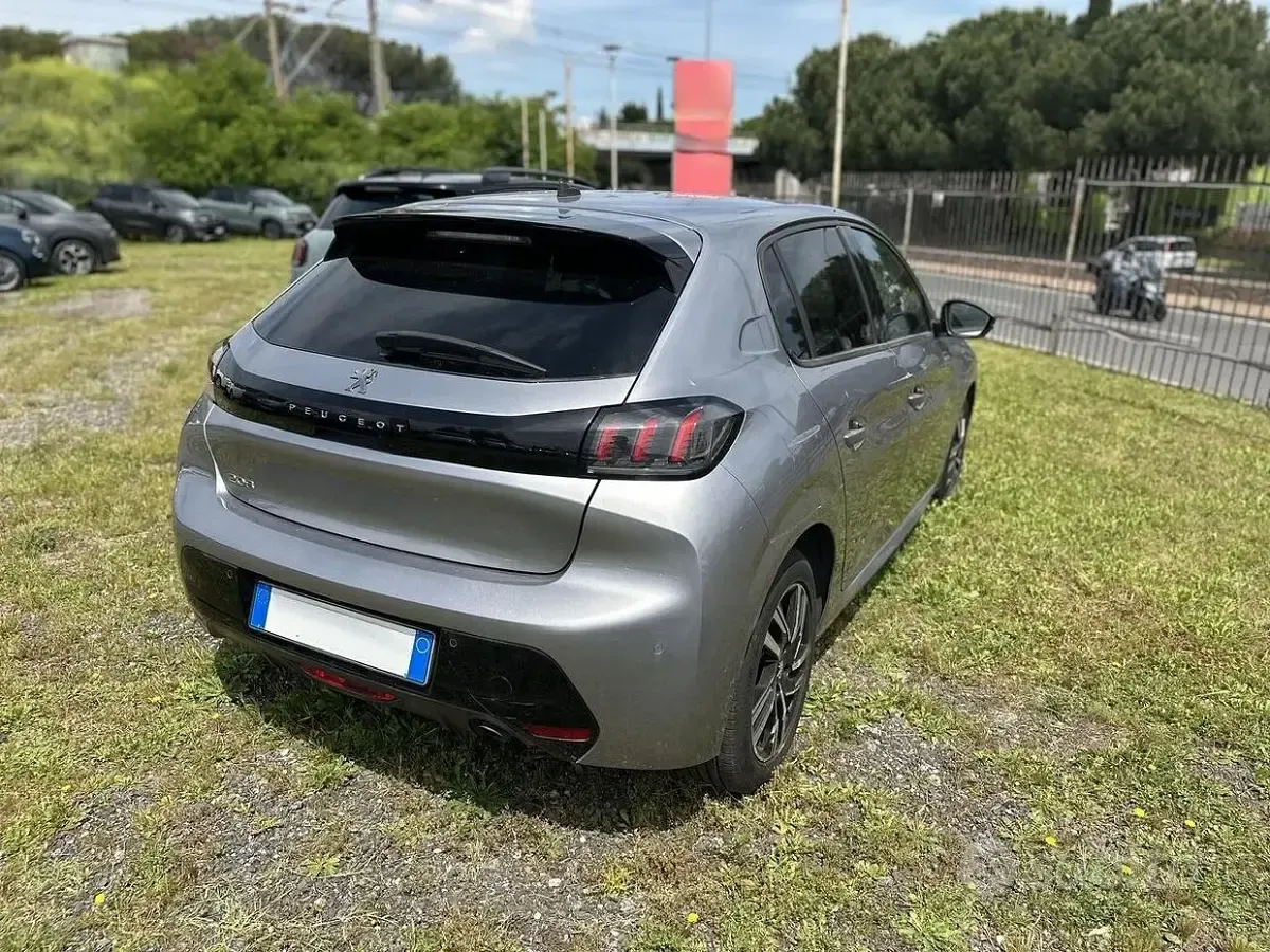 Usata Peugeot 208 Allure 101 CV (74 kW) 2023 Grigio Utilitaria