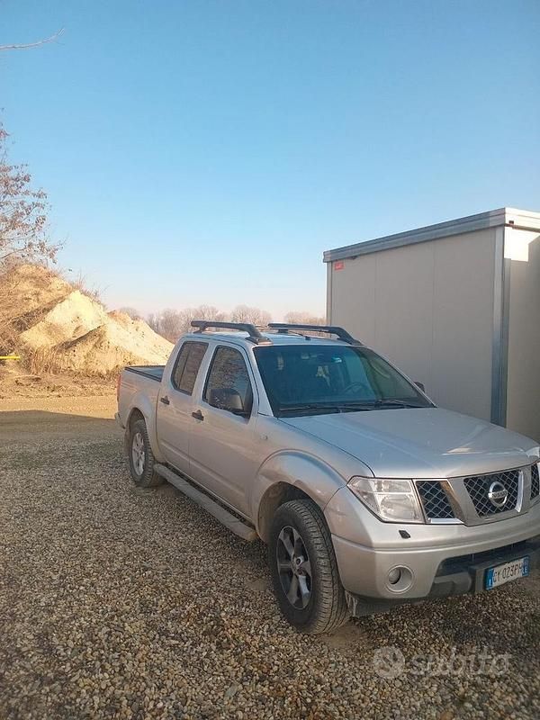 Usata Nissan Navara 190 CV (139 kW) 2005 Grigio Pick-up