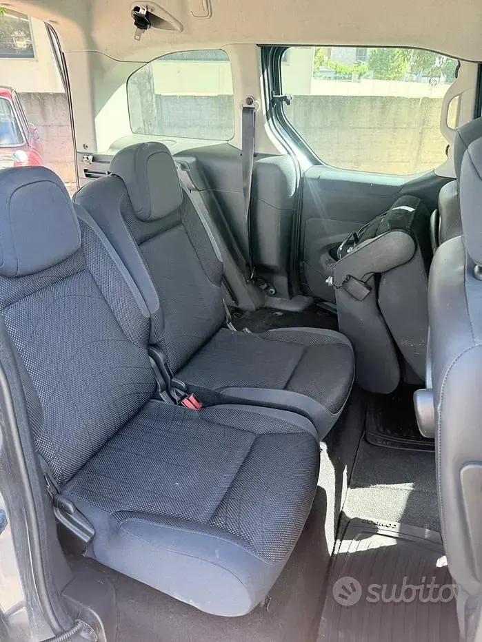 Usata Peugeot Partner Tepee 90 CV (66 kW) 2010 Grigio Monovolume