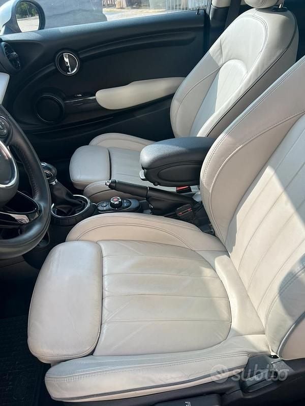 Usata Mini Cooper D 116 CV (85 kW) 2016 Nero Utilitaria