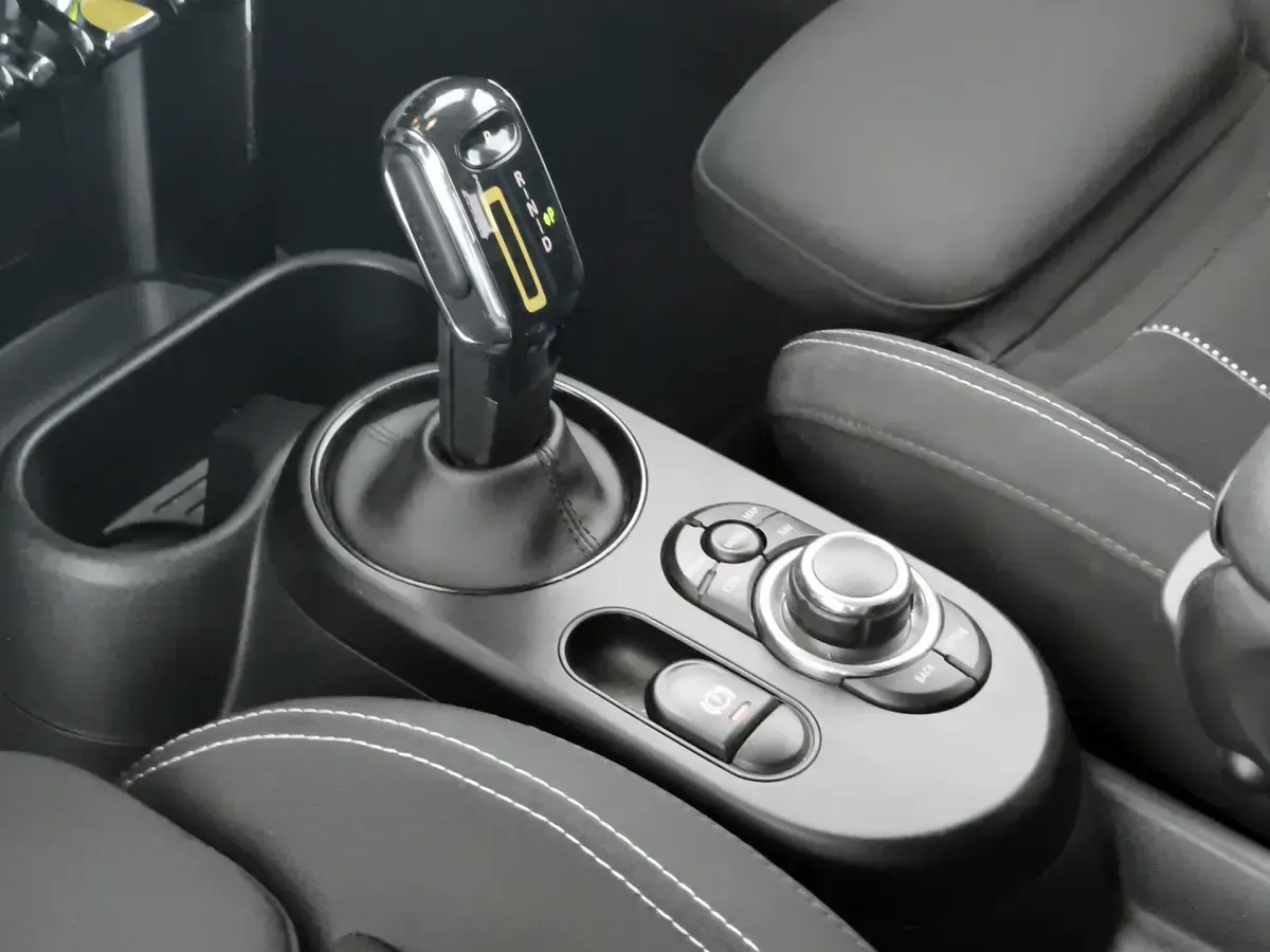 Usata Mini Cooper SE Essential 135 kW (184 CV) 2022 Utilitaria