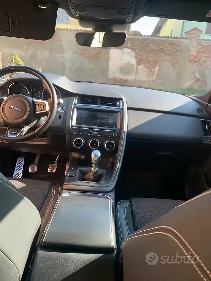 Usata Jaguar E-Pace 179 CV (131 kW) 2018 Grigio SUV
