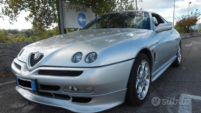 Usata Alfa Romeo GTV 150 CV (110 kW) 2002 Grigio Coupé