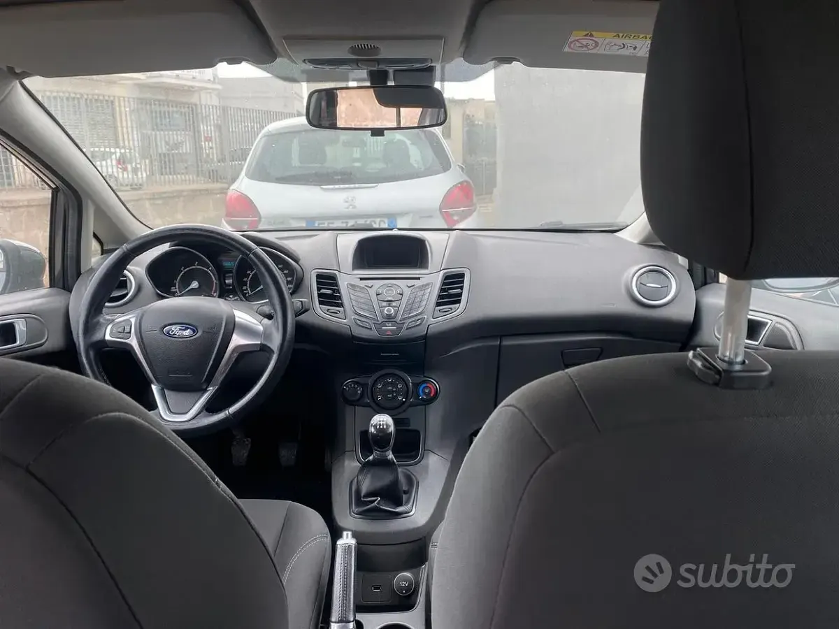 Usata Ford Fiesta Titanium 75 CV (55 kW) 2017 Grigio Utilitaria