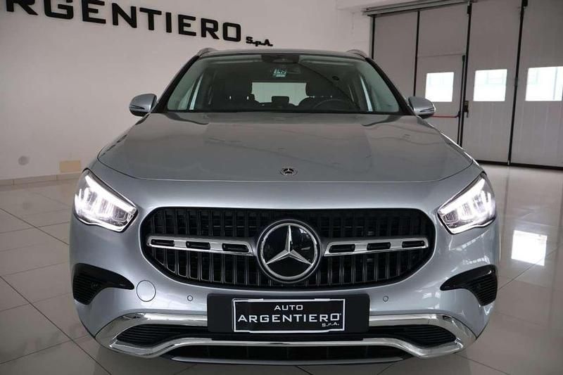 Käytetty Mercedes GLA180 Advanced Plus 116 HP (85 kW) 2025 Hopea Katumaasturi
