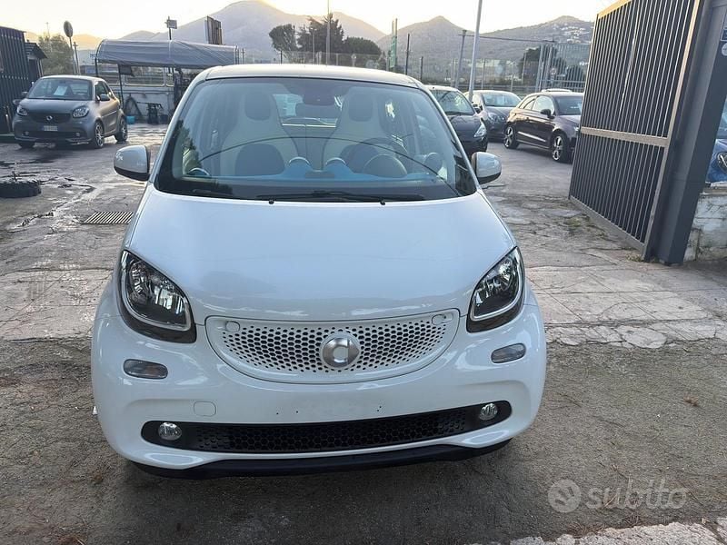 Usata Smart ForFour Passion 70 CV (51 kW) 2016 Bianco Utilitaria
