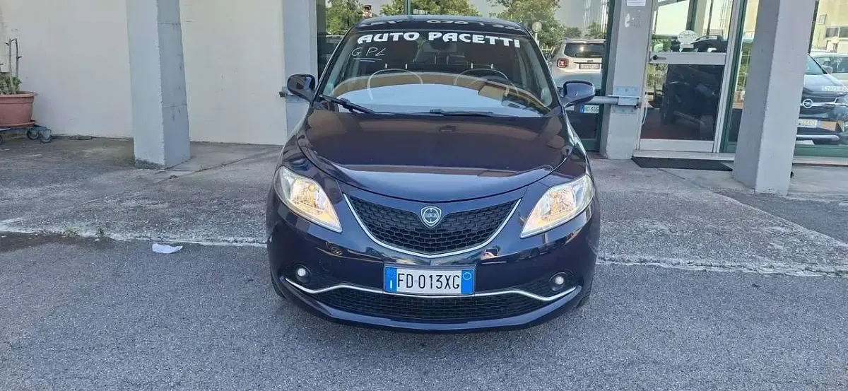 Usata Lancia Ypsilon Gold 69 CV (50 kW) 2016 Blu/azzurro Utilitaria