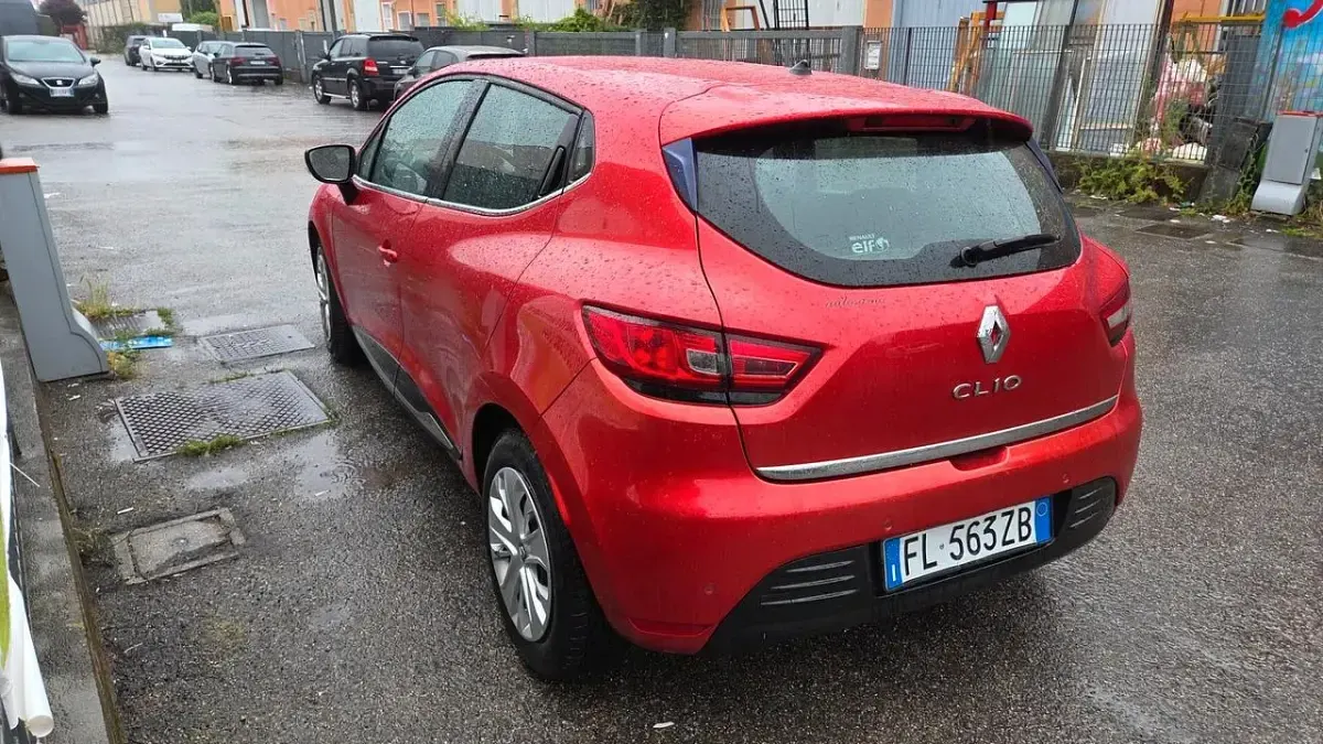 Second-hand Renault Clio IV Intens 73 CP (53 kW) 2017 Roșu Hatchback