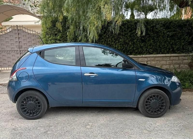 Gebraucht Lancia Ypsilon 69 PS (50 kW) 2022 Blau Kleinwagen