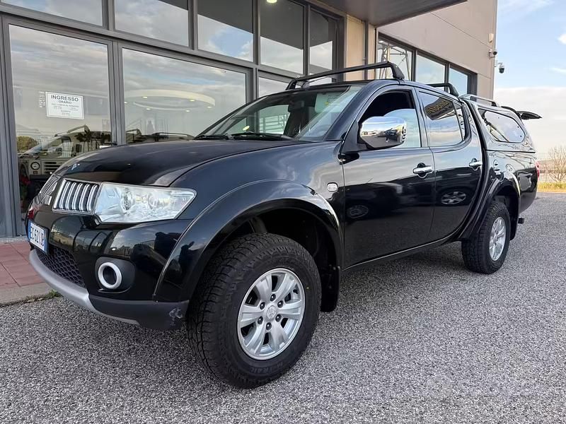 Usata Mitsubishi L200 Intense 136 CV (100 kW) 2010 Nero Pick-up