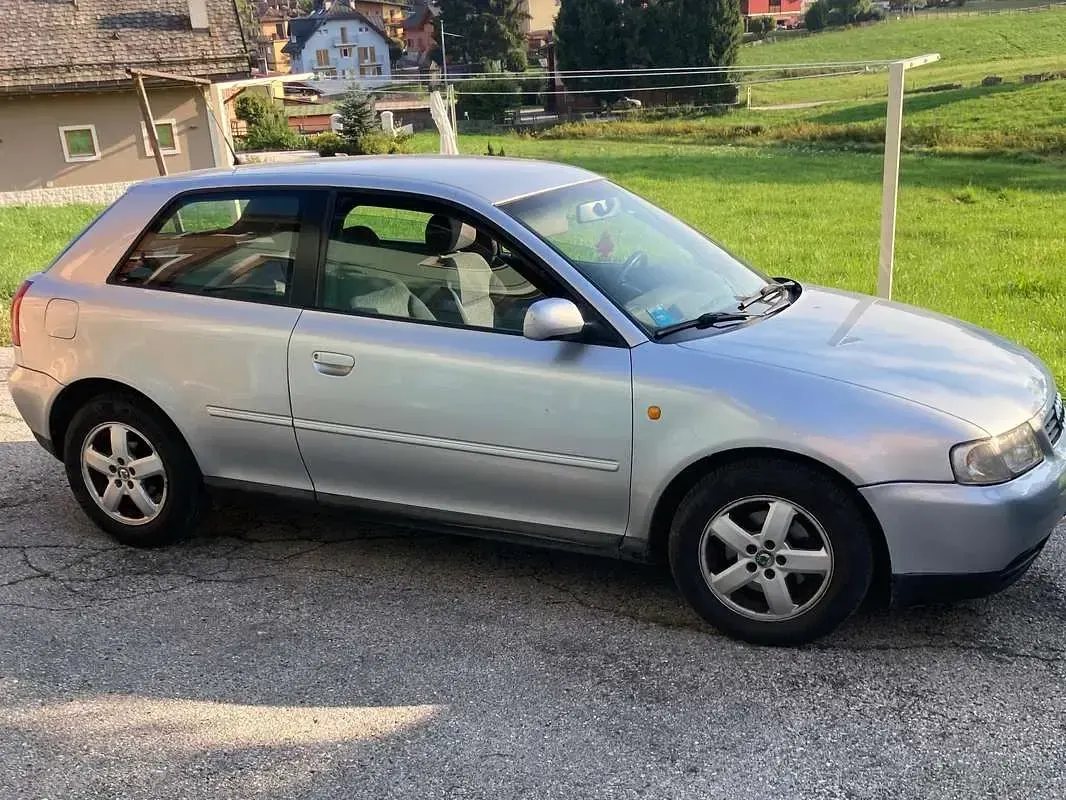 Usata Audi A3 Ambiente 110 CV (80 kW) 1999 Argento Utilitaria