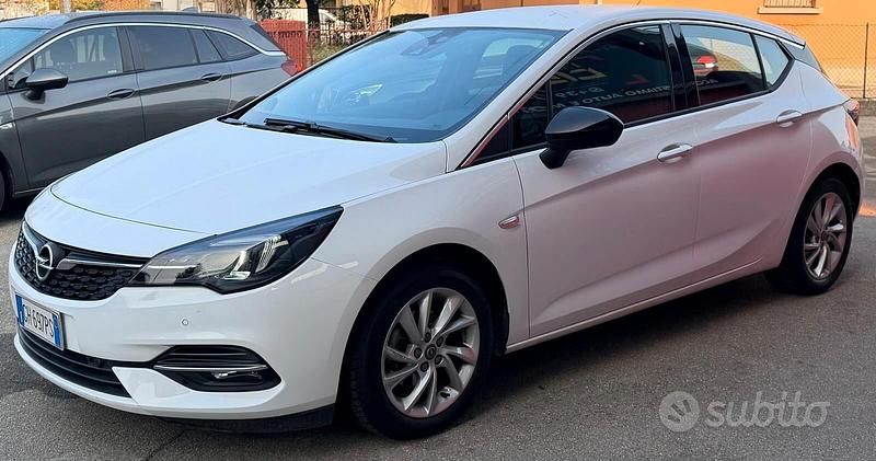 Usata Opel Astra Ultimate 122 CV (89 kW) 2021 Bianco Berlina