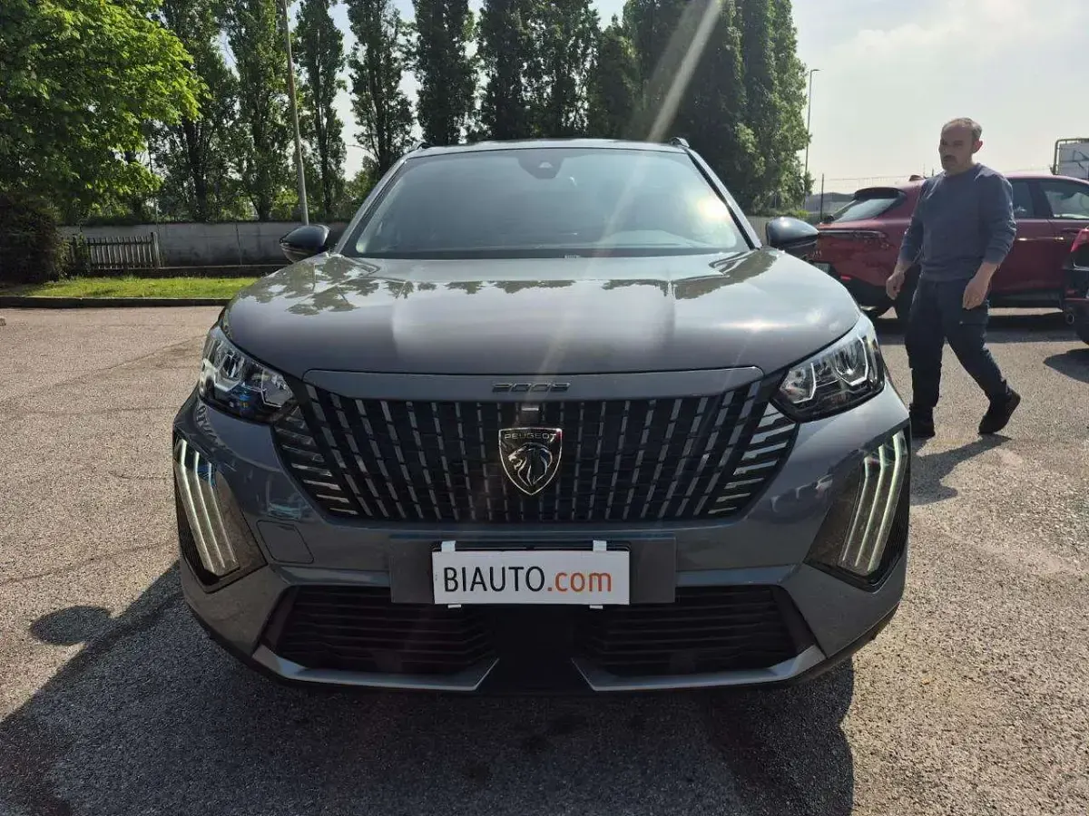 Usata Peugeot 2008 Allure 131 CV (96 kW) 2024 Grigio SUV