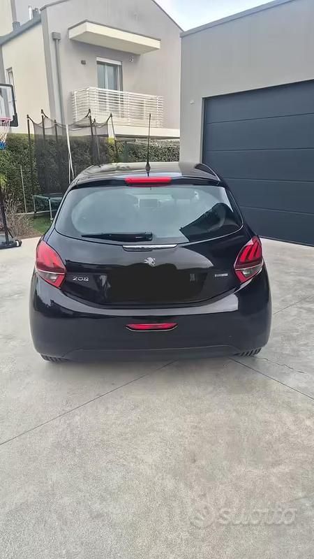 Usata Peugeot 208 2016 Nero Utilitaria
