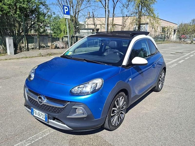 Usata Opel Adam Rocks 69 CV (50 kW) 2015 Blu/azzurro Utilitaria