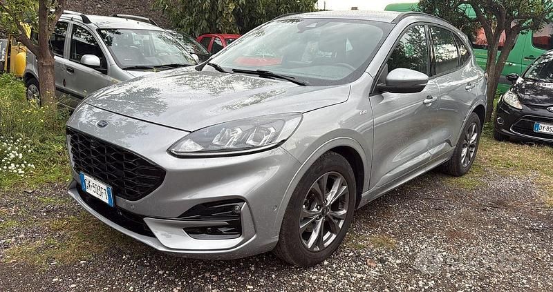 Usata Ford Kuga 120 CV (88 kW) 2022 Grigio SUV