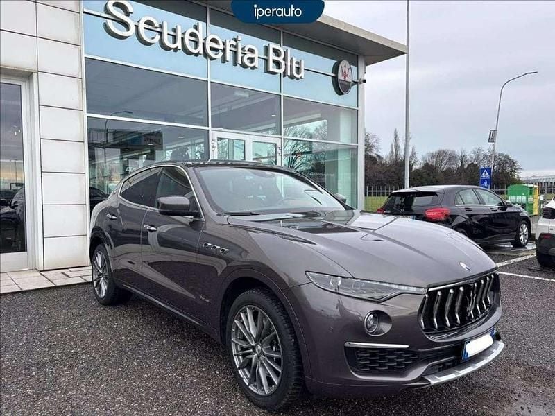Usata Maserati Levante GranLusso 250 CV (183 kW) 2021 Grigio metallizzato SUV