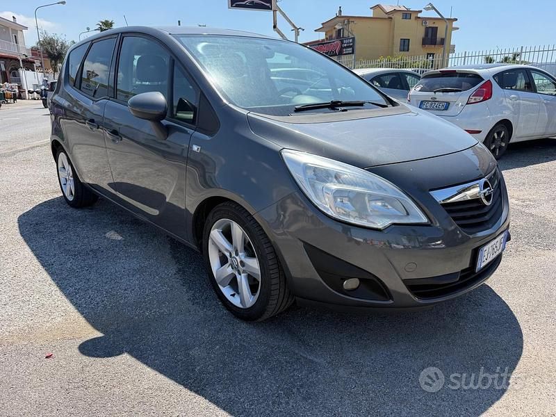 Usata Opel Meriva Cosmo 101 CV (74 kW) 2011 Grigio Monovolume