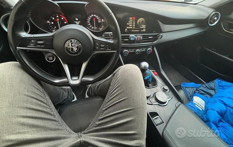 Usata Alfa Romeo Giulia Super 150 CV (110 kW) 2017 Grigio Berlina