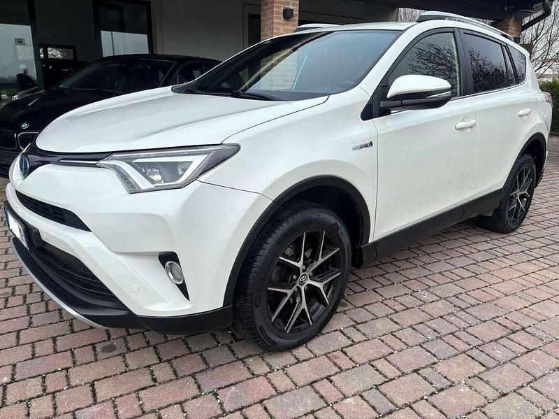 Usata Toyota RAV4 Hybrid 155 CV (114 kW) 2017 Bianco perlato SUV