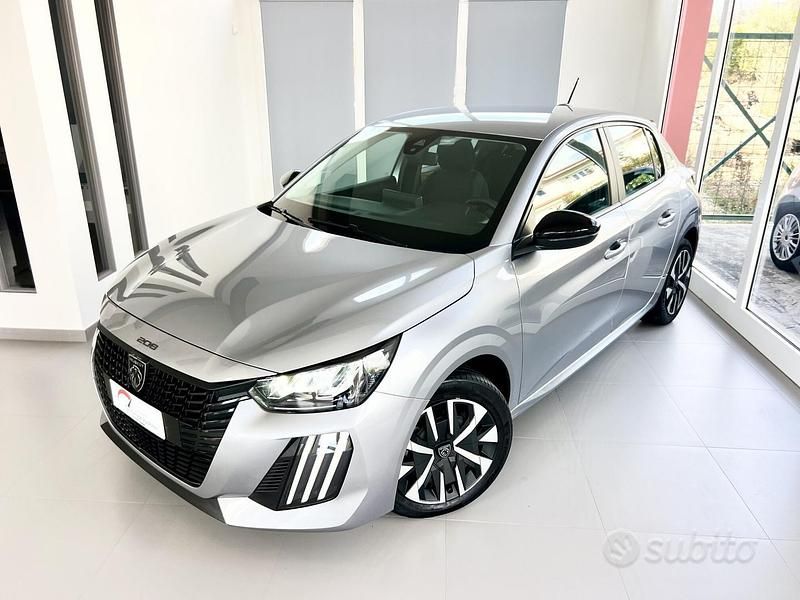 Usata Peugeot 208 Active 102 CV (75 kW) 2024 Grigio Utilitaria