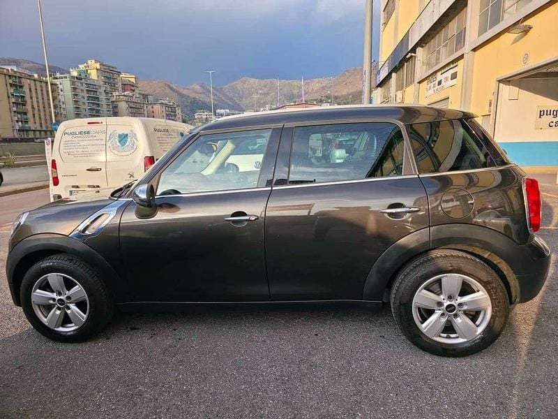 Usata Mini One Countryman 98 CV (72 kW) 2016 Marrone SUV