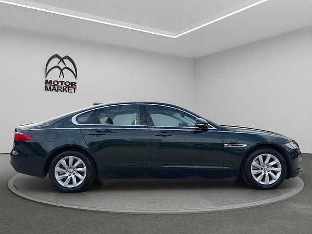 Usata Jaguar XF Prestige 180 CV (132 kW) 2017 Verde sea of italy Berlina
