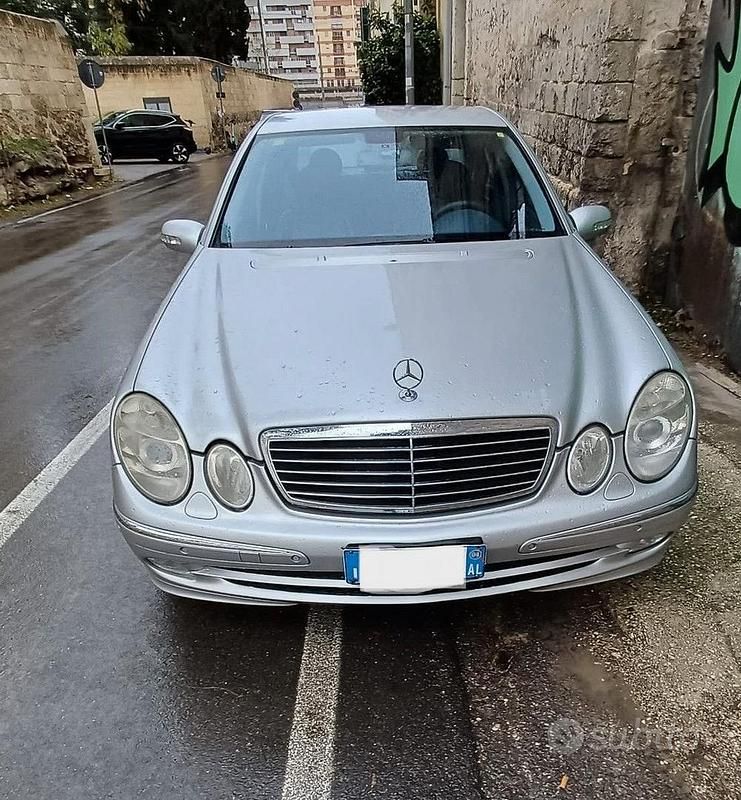 Usata Mercedes E320 Classic 204 CV (150 kW) 2004 Grigio Berlina