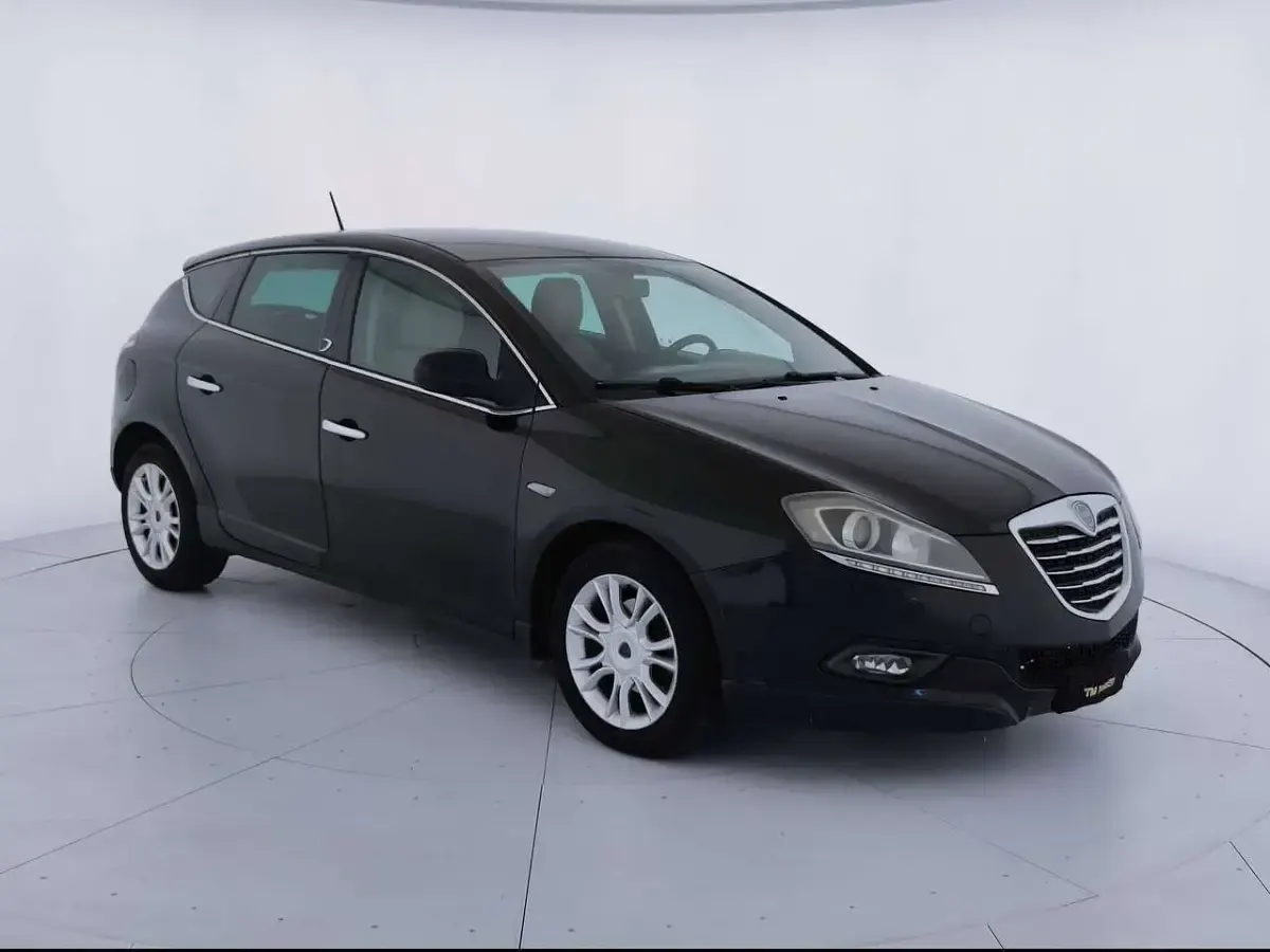 Usata Lancia Delta 105 CV (77 kW) 2012 Nero Utilitaria