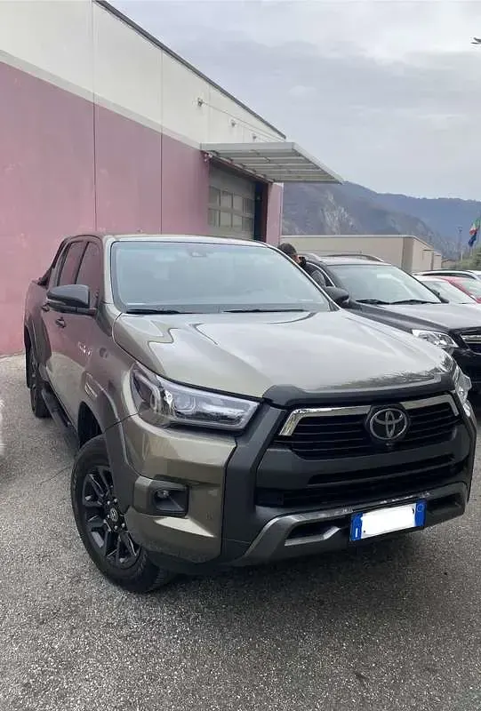 Usata Toyota HiLux 204 CV (150 kW) 2024 Pick-up