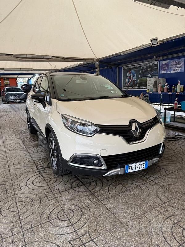 Usata Renault Captur 90 CV (66 kW) 2016 Beige SUV