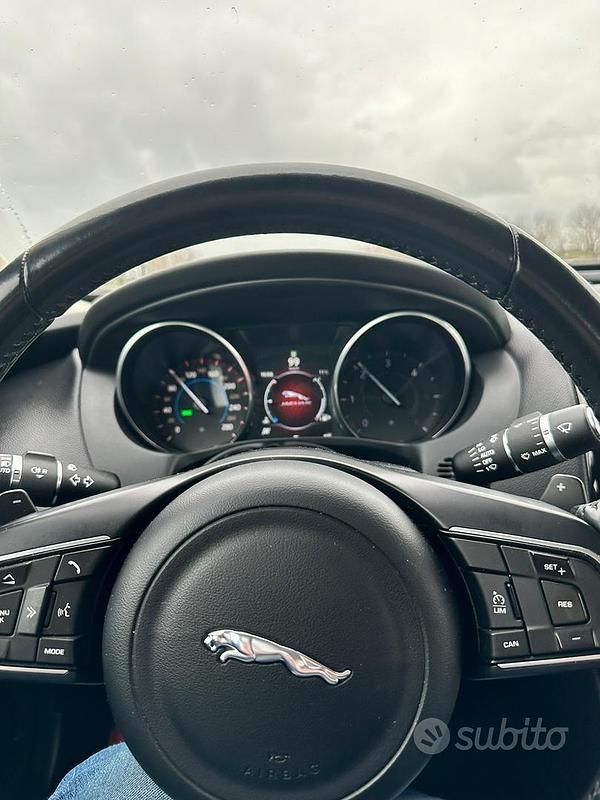 Usata Jaguar XE 2016 Bianco Berlina