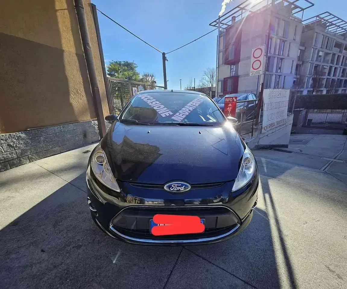 Usata Ford Fiesta Titanium 82 CV (60 kW) 2010 Antracite Berlina