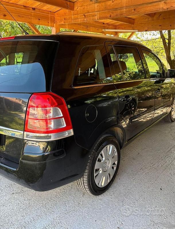 Usata Opel Zafira 97 CV (71 kW) 2014 Nero Monovolume