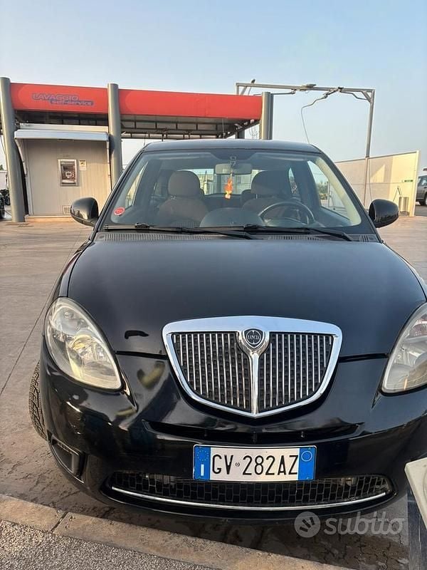 Usata Lancia Ypsilon 60 CV (44 kW) 2011 Nero Utilitaria