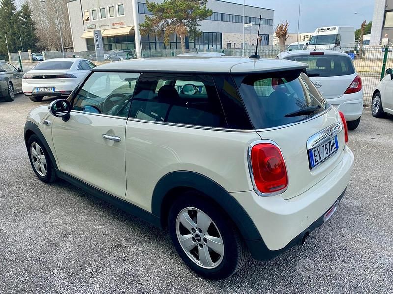 Usata Mini Cooper 101 CV (74 kW) 2015 Bianco Utilitaria
