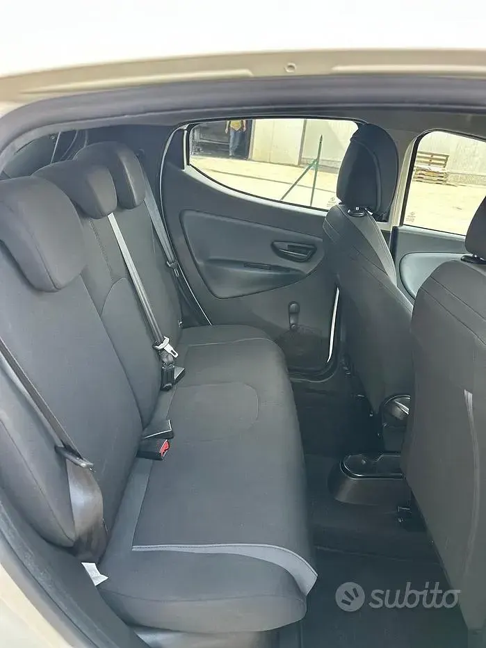 Usata Lancia Ypsilon Platinum 69 CV (50 kW) 2016 Bianco Utilitaria