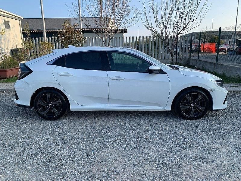 Usata Honda Civic Executive 120 CV (88 kW) 2019 Bianco Berlina