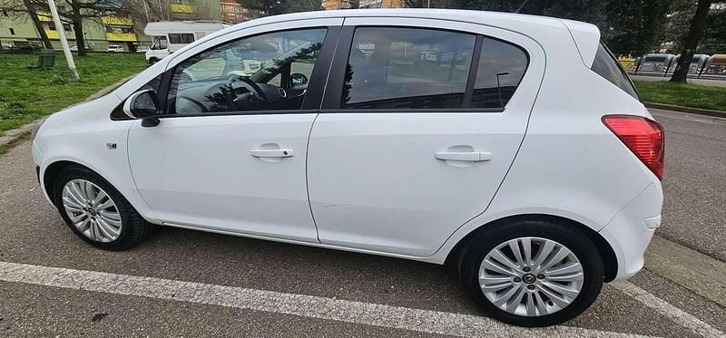 Usata Opel Corsa Club 86 CV (63 kW) 2013 Utilitaria